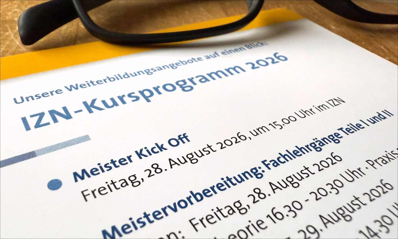 Der obere Bereich des Flyers IZN-Kursprogramm 2026 mit dem Termin für den Meister Kick Off sowie Start des Meistervorbereitungslehrganges am 28.08.2026