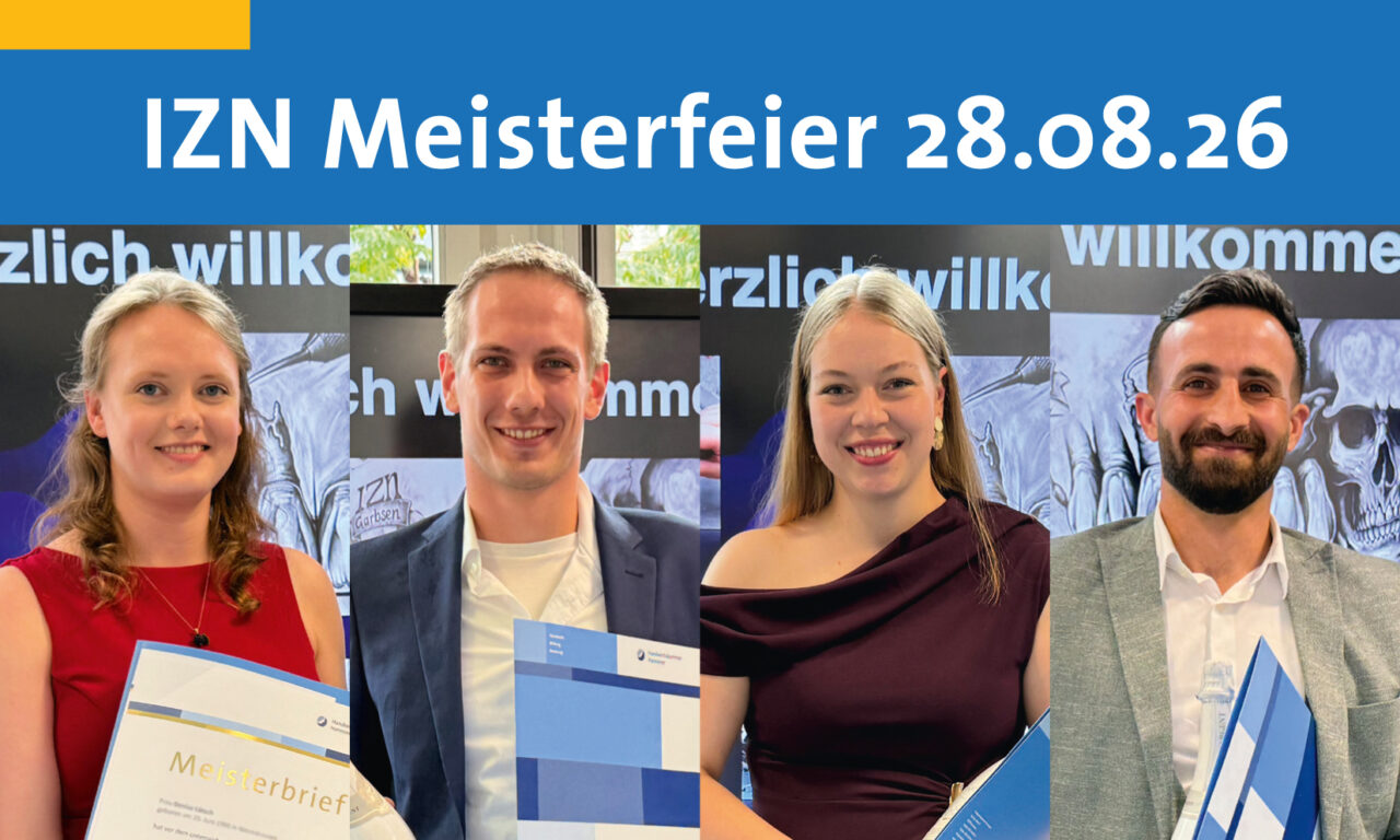 Text: IZN Meisterfeier 28.08.25 auf blauem Balken mit kleinem gelben Balken links oben, darunter sind 4 Fotos angeordnet, auf denen Meisterkursabsolvent*innen mit Ihren Meisterbriefen zu sehen sind.
